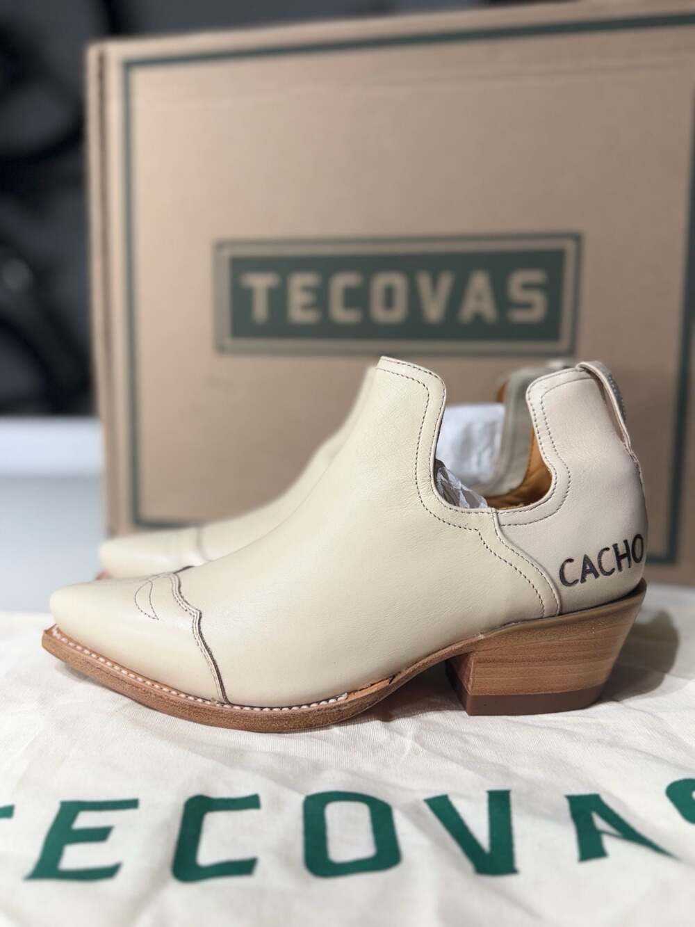 Tecovas The Rosie Snip Toe Bootie in Bone Cowhide Sz 7